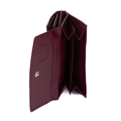 Fialová kožená dámská peněženka s přezkou